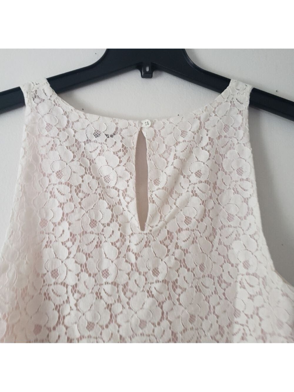 TALULA Sleeveless Lace Top - Picture 5 of 7
